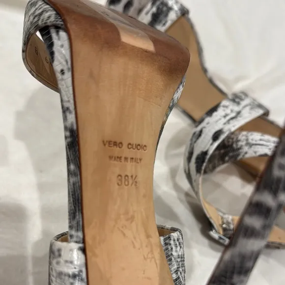 Barneys, New York, Vero Cuoio Stylish Black and White Women's Heels