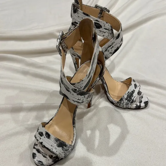 Barneys, New York, Vero Cuoio Stylish Black and White Women's Heels