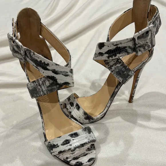 Barneys, New York, Vero Cuoio Stylish Black and White Women's Heels