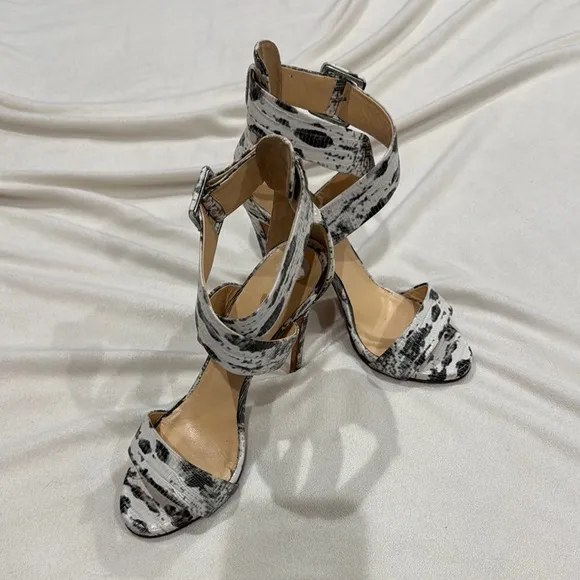 Barneys, New York, Vero Cuoio Stylish Black and White Women's Heels