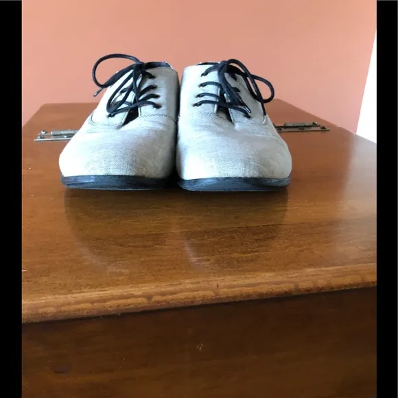 BED STU men’s light gray lace up oxfords