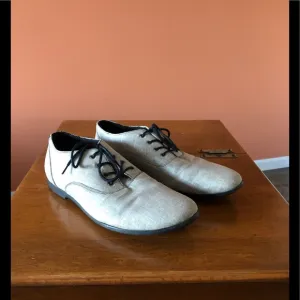 BED STU men’s light gray lace up oxfords
