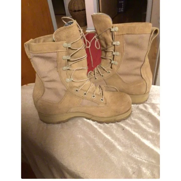 BELLIVELLE COMAT BOOT WITH VIBRAM SOLE AND GORTES SZ 5.5
