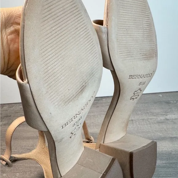 Bernardo Belinda Tan Block Heel Sandals with Ankle Strap size 9.5 $198
