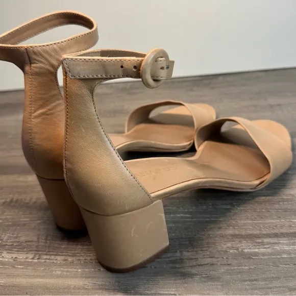 Bernardo Belinda Tan Block Heel Sandals with Ankle Strap size 9.5 $198