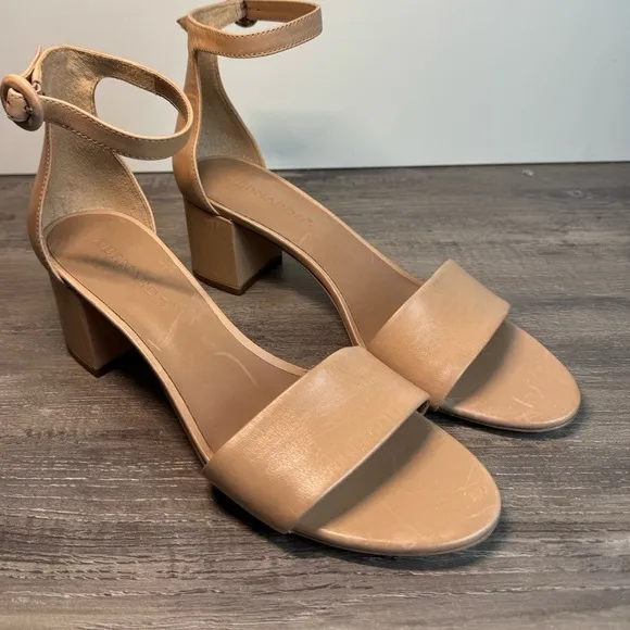 Bernardo Belinda Tan Block Heel Sandals with Ankle Strap size 9.5 $198