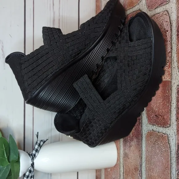 Bernie Mev Black Elastic Woven Hallie Wedge Heel Open Toe Casual Sandals 6.5