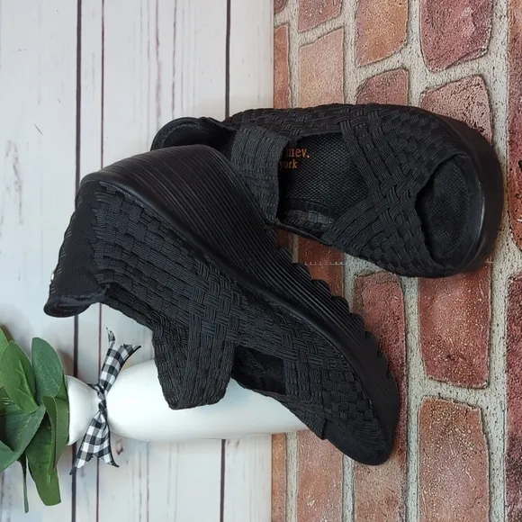 Bernie Mev Black Elastic Woven Hallie Wedge Heel Open Toe Casual Sandals 6.5