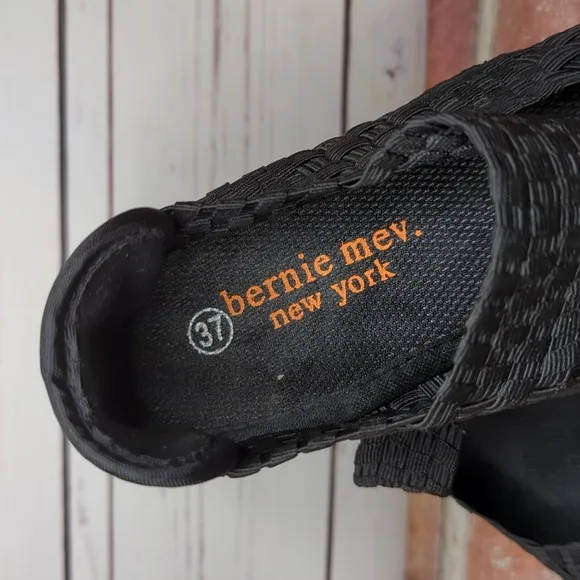 Bernie Mev Black Elastic Woven Hallie Wedge Heel Open Toe Casual Sandals 6.5