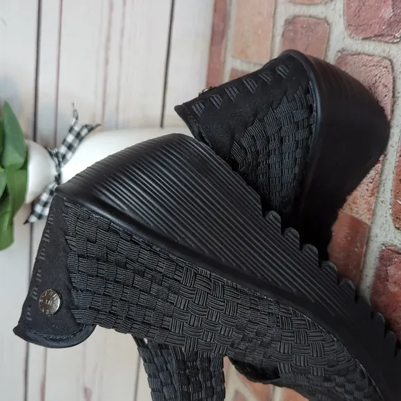 Bernie Mev Black Elastic Woven Hallie Wedge Heel Open Toe Casual Sandals 6.5