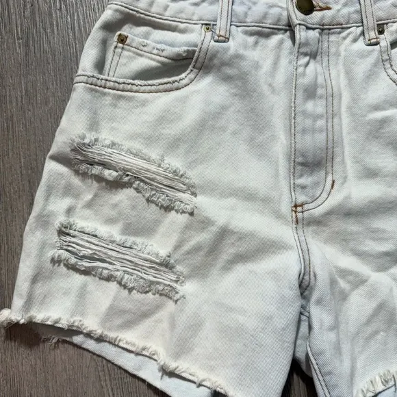 Billabong High-Waisted Distressed Denim Shorts Women's Vintage festival…