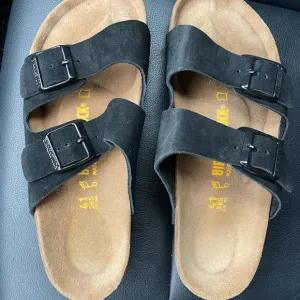 Birkenstock Arizona Sandals - Black. Women’s Size 9.5