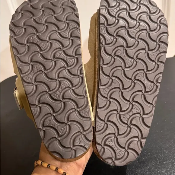 Birkenstock Women's Sandals in Tan and Cream ladies 7/ men’s 6.5