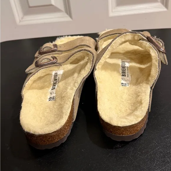 Birkenstock Women's Sandals in Tan and Cream ladies 7/ men’s 6.5