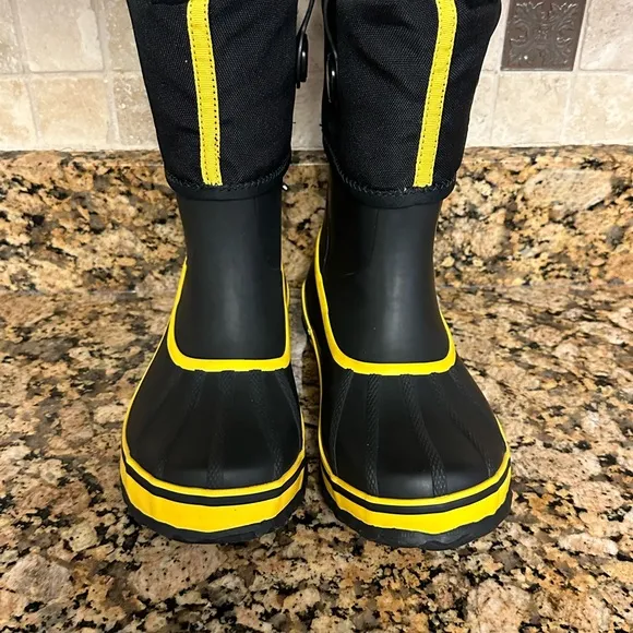 Black‎ &amp; Yellow Sorel Rain Boots With Warming Inserts Size 4 - NEW