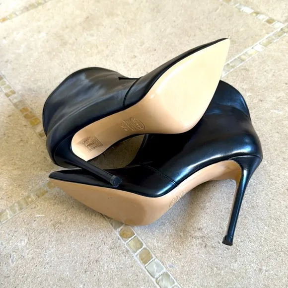 Black Heeled Boots with Glossy Finish by Scoop NYC