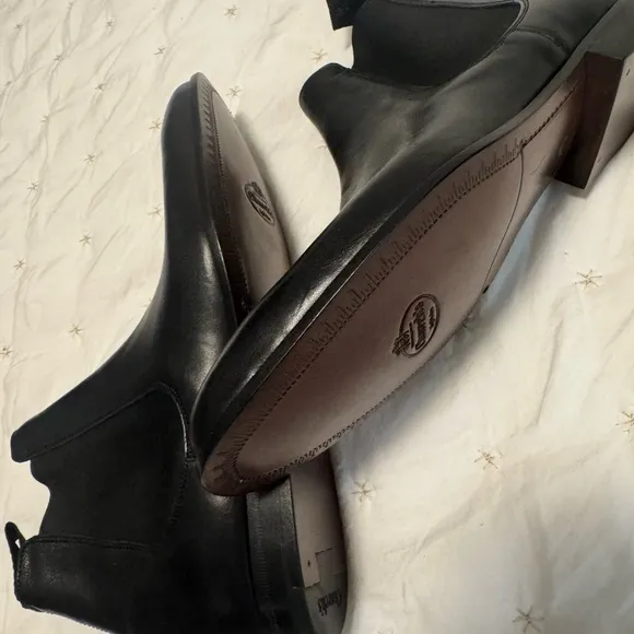Black Leather Chelsea Boots with Elastic Panels