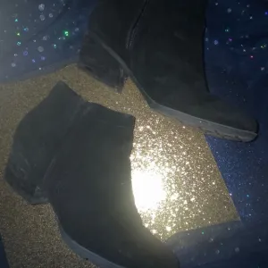 BLONDO BLACK SUEDE WATERPROOF ANKLE Boots GORG