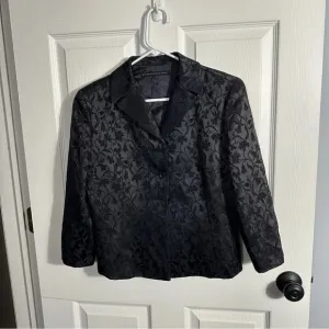 Bloomingdales   Tahari women's blazer, black on black floral, size 8. Holidays!