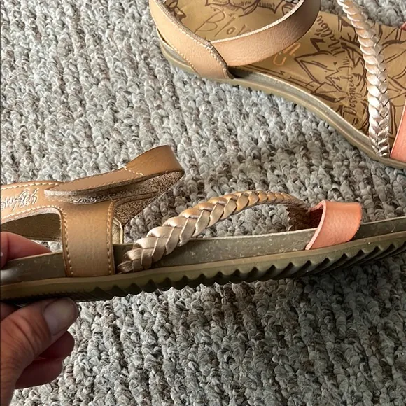 Blowfish Malibu// Girl’s Tan and Peach Strappy Sandals Size 2