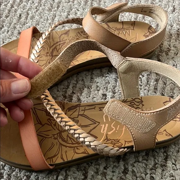 Blowfish Malibu// Girl’s Tan and Peach Strappy Sandals Size 2