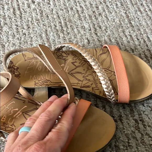 Blowfish Malibu// Girl’s Tan and Peach Strappy Sandals Size 2