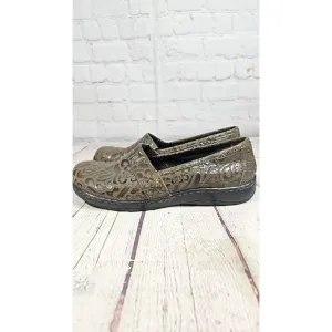 Boc Born Concept Brown Tooled Clogs Slip On Flats Women's Shoe Size 7