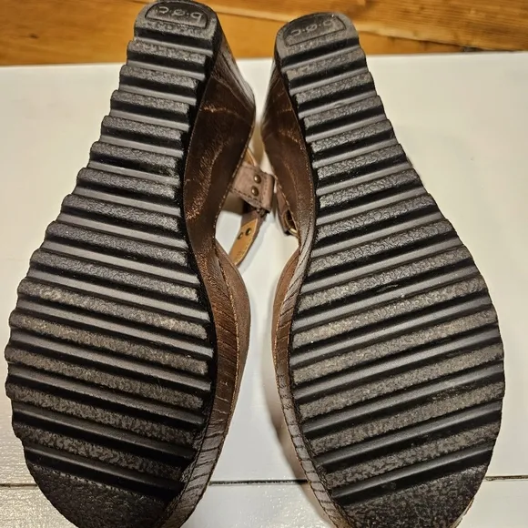 b.o.c Brown Suede Sandals