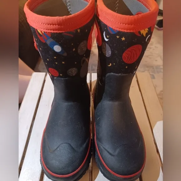 BOGS KIDS CLASSIC SPACE BOOT SIZE YOUTH SIZE 1
