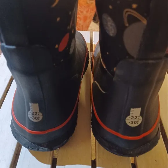 BOGS KIDS CLASSIC SPACE BOOT SIZE YOUTH SIZE 1