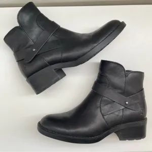 Born Tori leather Boots size 8 black cross strap bootie basic heeled motorcycle