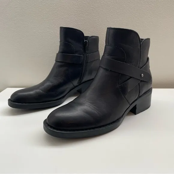 Born Tori leather Boots size 8 black cross strap bootie basic heeled motorcycle