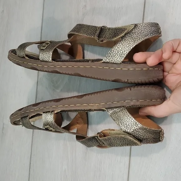 Born Women Comfort Leather Strappy Flats Sandals shoes sz 6