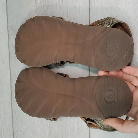 Born Women Comfort Leather Strappy Flats Sandals shoes sz 6