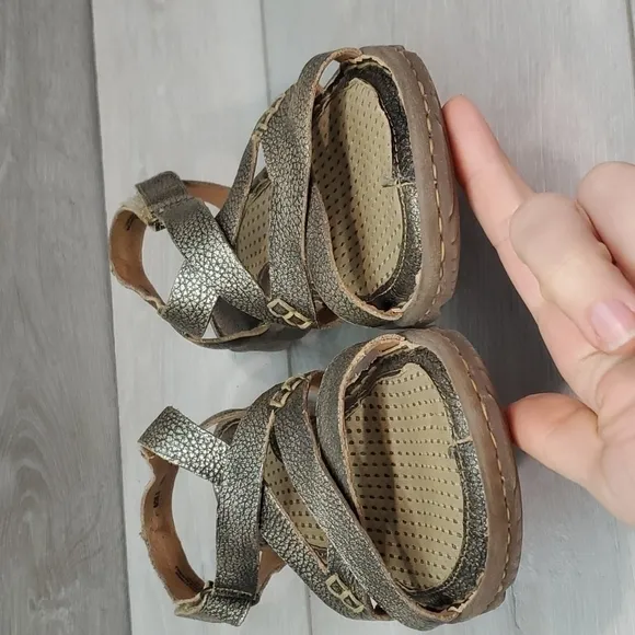 Born Women Comfort Leather Strappy Flats Sandals shoes sz 6