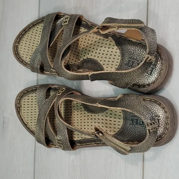 Born Women Comfort Leather Strappy Flats Sandals shoes sz 6