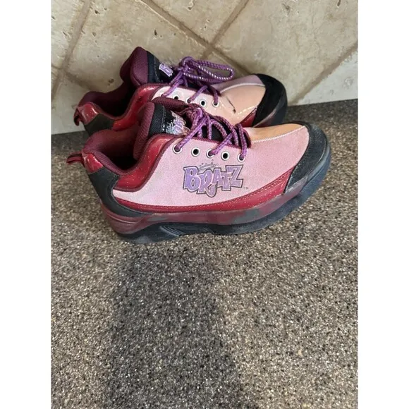 Bratz Flashback Fever Skate Shoes Street Flyers Retractable Wheel 2005 Size 4