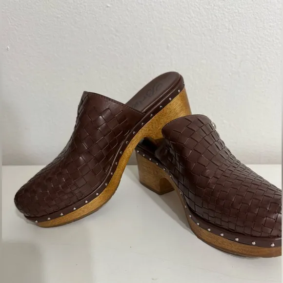 Brighton Caramel Brown Woven Leather Studded Clogs Mules Shoes Size 9