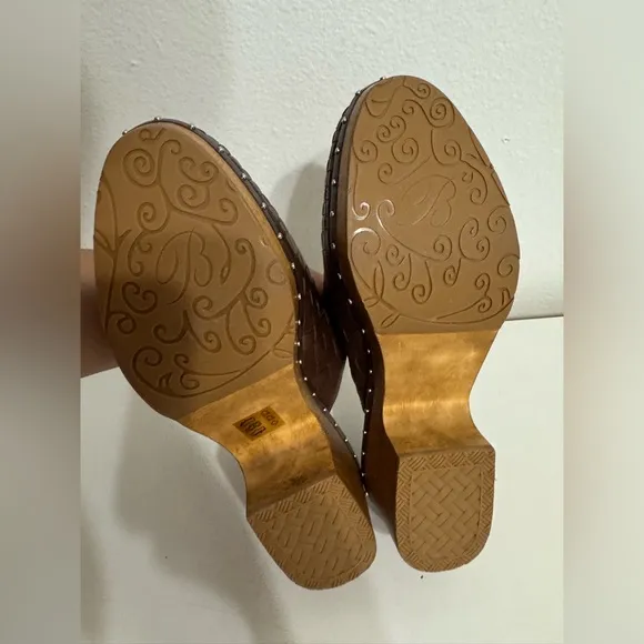 Brighton Caramel Brown Woven Leather Studded Clogs Mules Shoes Size 9