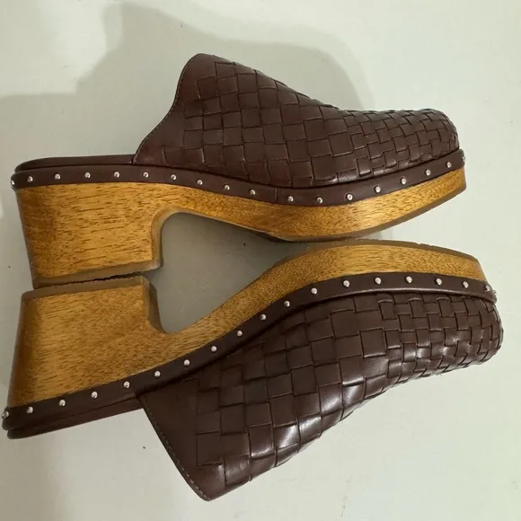 Brighton Caramel Brown Woven Leather Studded Clogs Mules Shoes Size 9