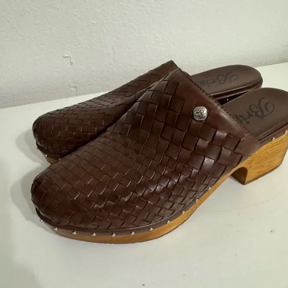 Brighton Caramel Brown Woven Leather Studded Clogs Mules Shoes Size 9