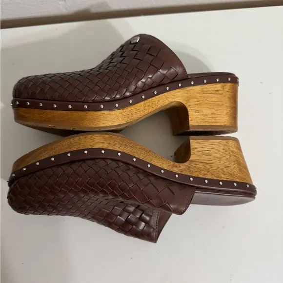 Brighton Caramel Brown Woven Leather Studded Clogs Mules Shoes Size 9