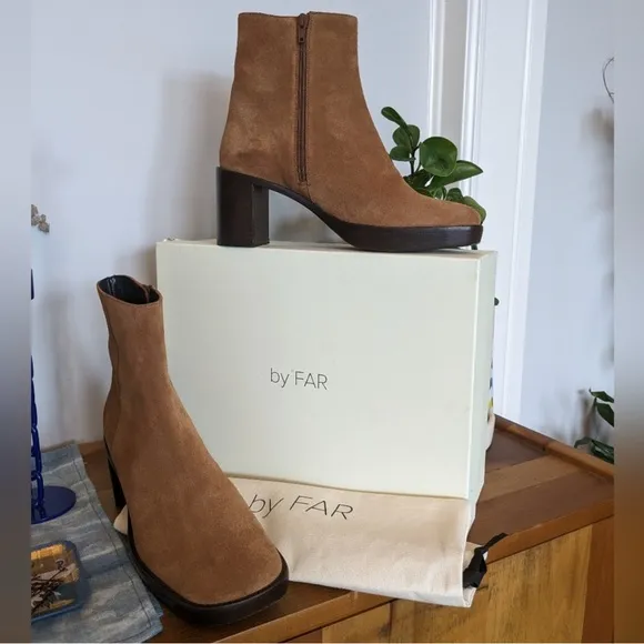BY FAR Ellen Boots