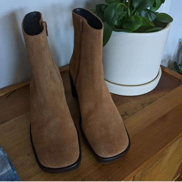 BY FAR Ellen Boots