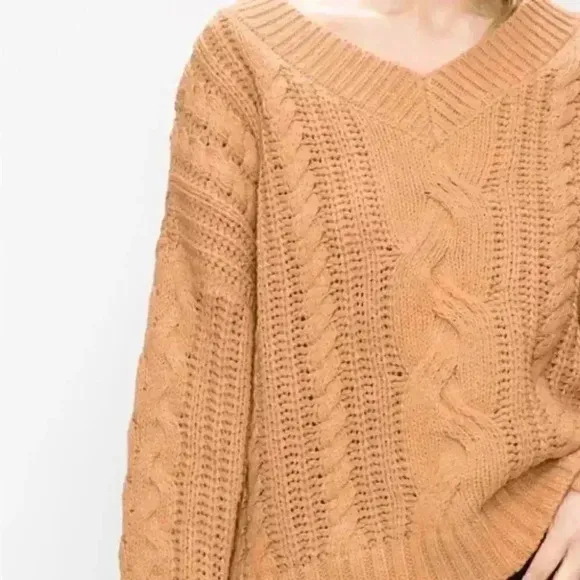 CABLE KNIT OVERSIZED SWEATER