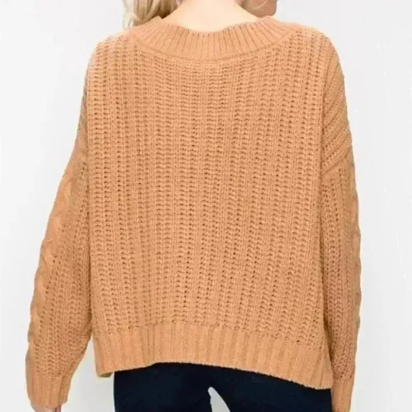 CABLE KNIT OVERSIZED SWEATER