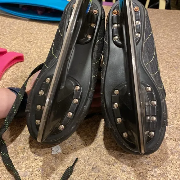 Canadian X-Lite Ice Skates JR7  Junior Size 7 Hockey Skates