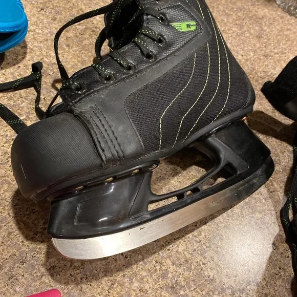 Canadian X-Lite Ice Skates JR7  Junior Size 7 Hockey Skates