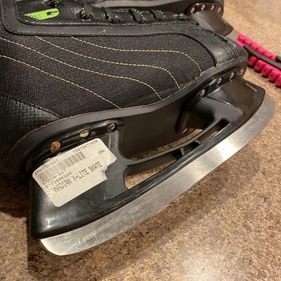 Canadian X-Lite Ice Skates JR7  Junior Size 7 Hockey Skates