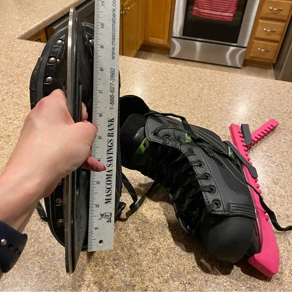 Canadian X-Lite Ice Skates JR7  Junior Size 7 Hockey Skates
